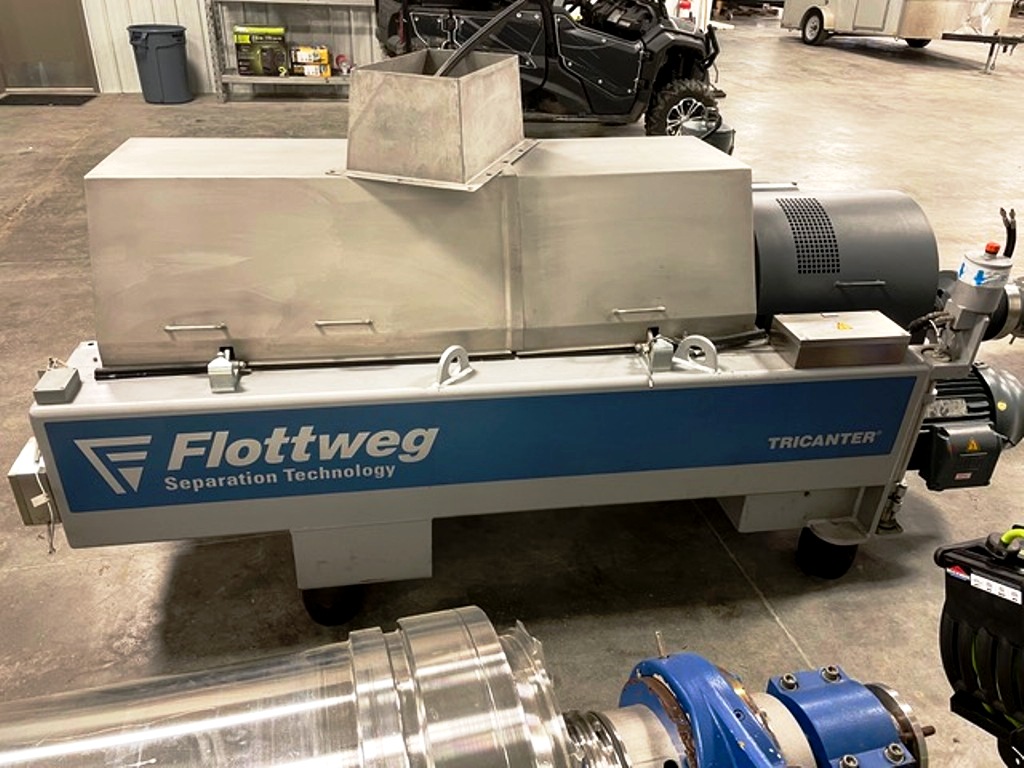 Flottweg Z4E-3/441 tricanter skid system.