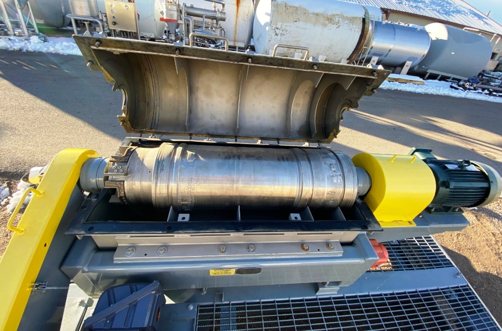 Derrick DE-1000 decanter centrifuge skid, 316SS.