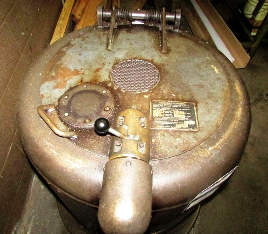 Barrett 151-E spindle type oil extractor.